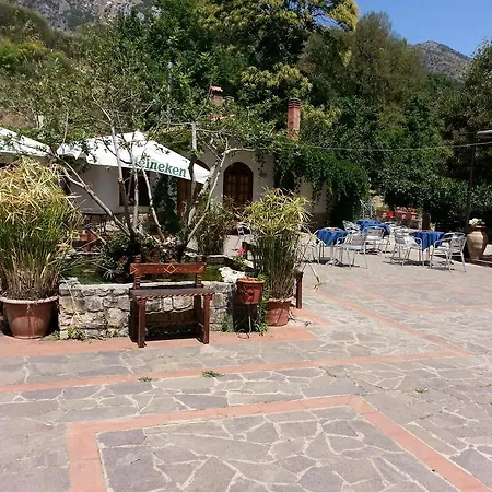 Farm stay Agriturismo La Sorgente Delle Madonie *